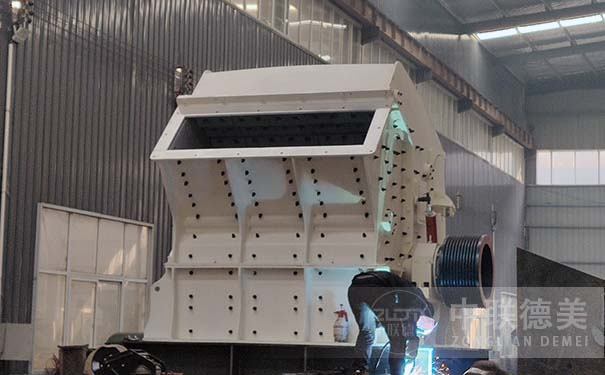 沖擊破碎機(jī)輸送