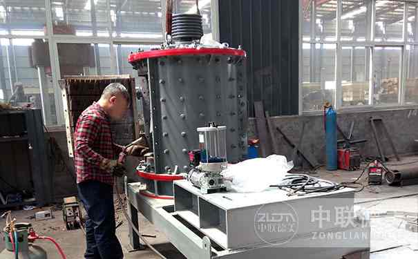 立式板錘式制砂機(jī)