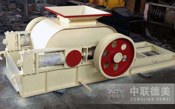 1.jpg 對輥破碎機(jī)