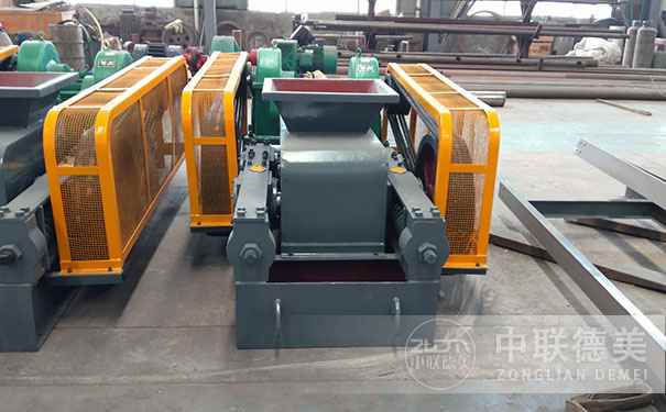 2.jpg 對輥破碎機(jī)