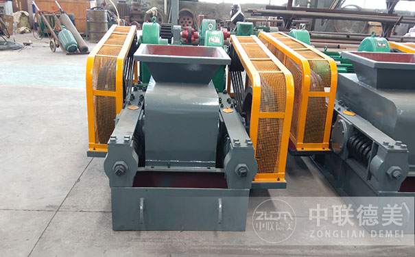 3.jpg 對輥破碎機(jī)