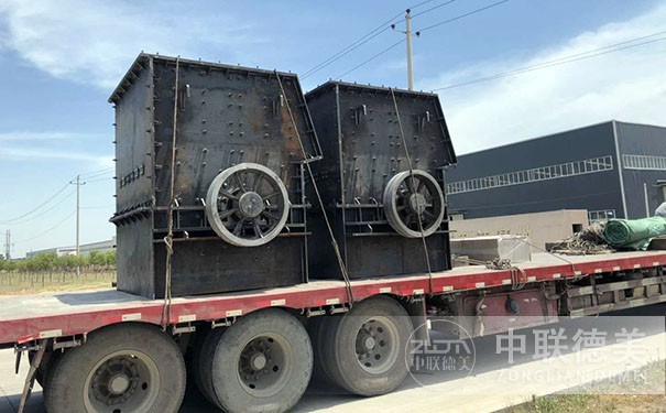 1.jpg 箱式破碎機(jī)