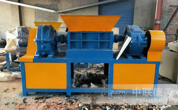 廢舊家具撕碎機(jī)